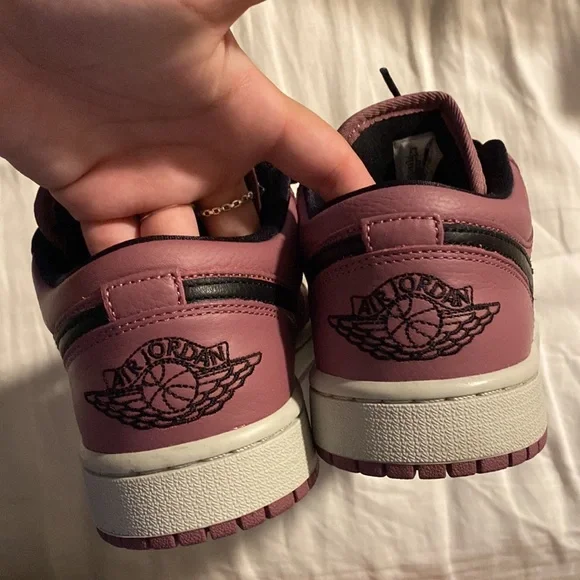 Air Jordan 1 Low - Picture 3 of 6